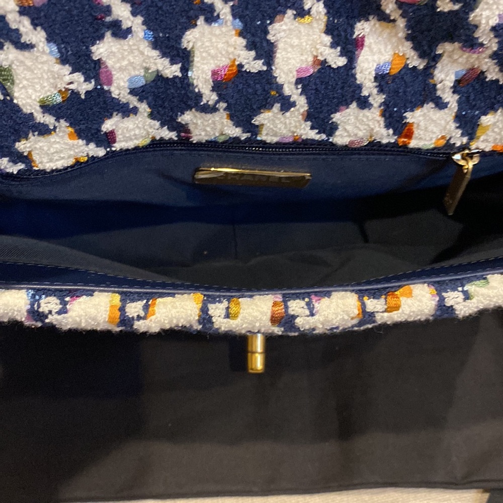 CHANEL Navy White Multicolor Houndstooth Tweed Shoulder Bag with Gold Hardware - Picture 7 of 15